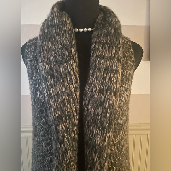 Escio Sleeveless Sweater Vest Small – Mixed Neutral Tone Knit with Fringe - Picture 13 of 13